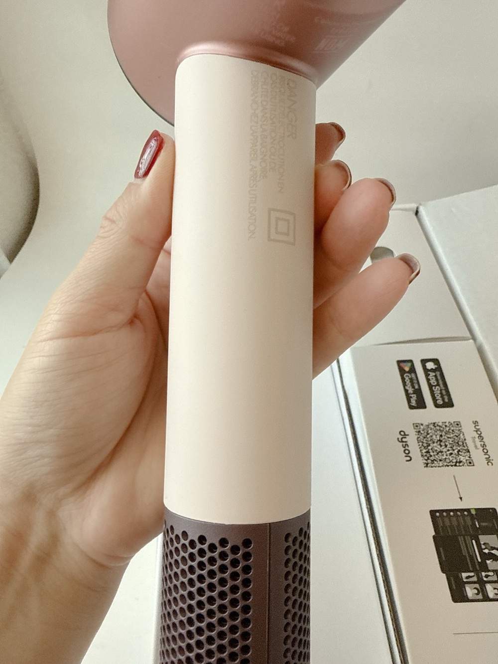Open box - Dyson Supersonic™ Travel hair dryer (Ceramic pink / Rose gold) - Picture 8 of 14